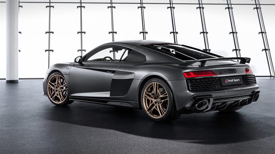 نسخه‌ای خاص از آئودی R8 به مناسبت دهمین سالگرد نصب پیشرانه ۱۰ سیلندر